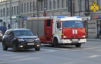 ustupi dorogu spaseniyu 16601400241537132514 2000x2000